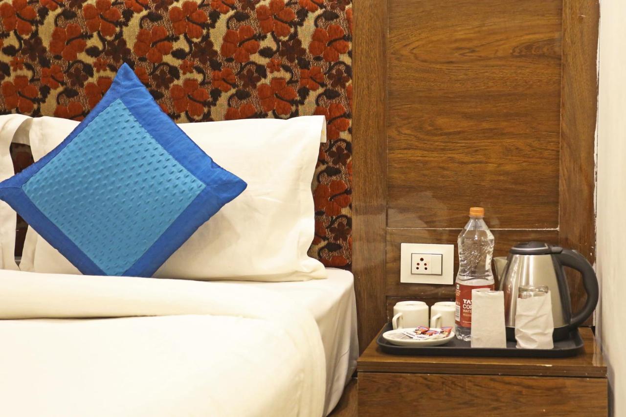 Hotel Emblem Suites- Near Delhi Airport New Delhi Exterior photo