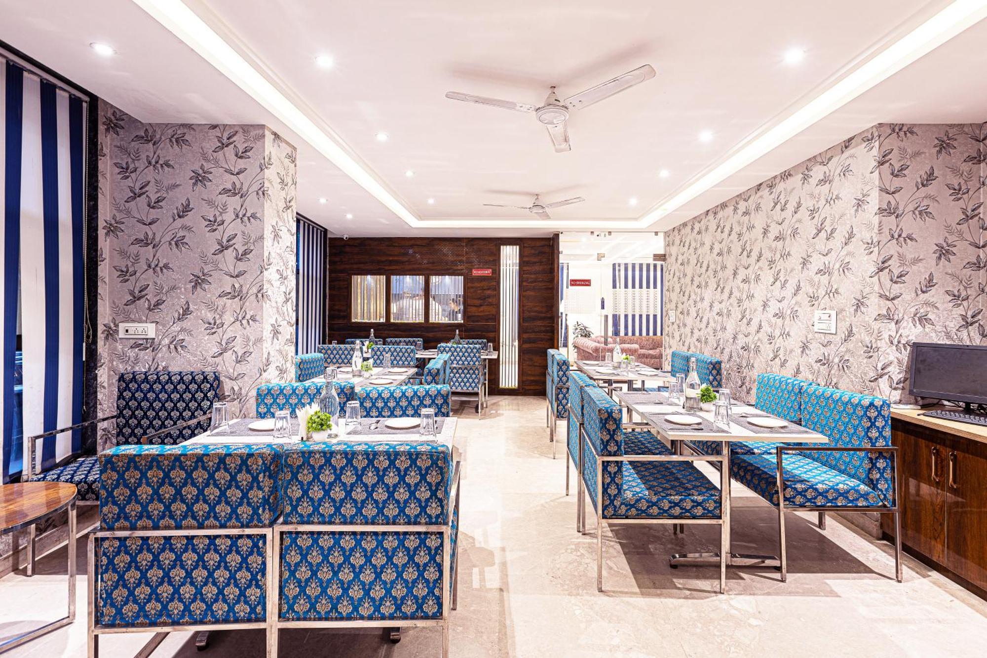 Hotel Emblem Suites- Near Delhi Airport New Delhi Exterior photo
